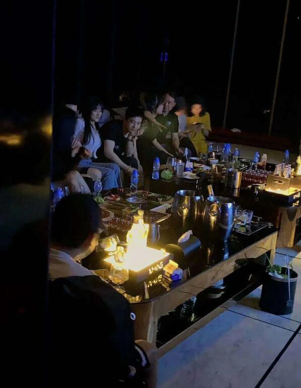 太冤了！黄晓明被曝夜店过年?其工作室回应 这是多少年前的图了