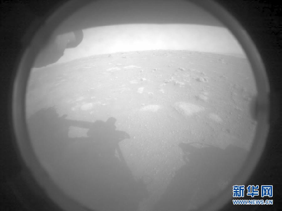 美国“毅力号”火星车成功登陆火星 将探索火星生命迹象