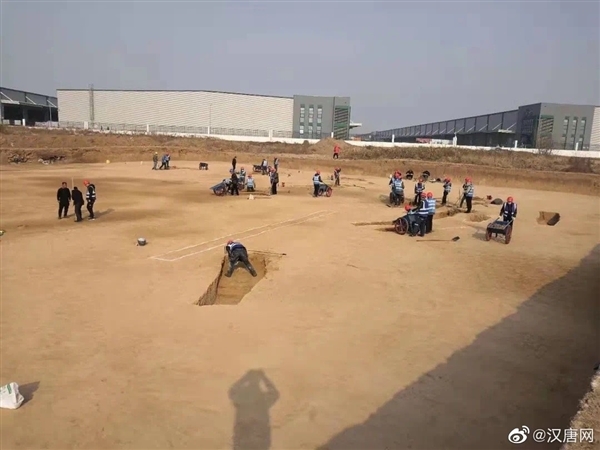 西安咸阳机场发现古墓3500余座 专家：风水好，是修建大型墓葬的“宝地”