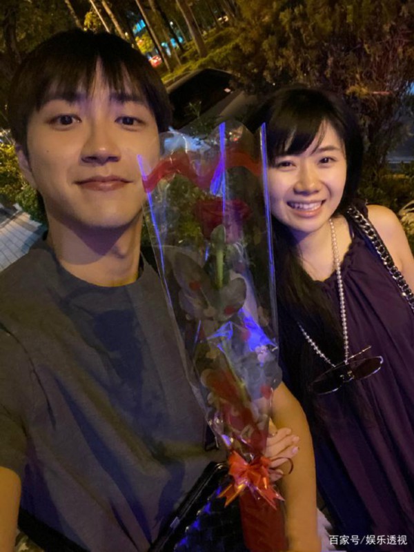 贴脸吃小笼包和烧麦 福原爱回应与男子约会否认出轨