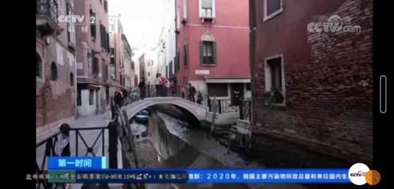 水城威尼斯严重缺水 当地主要交通工具贡多拉船搁浅