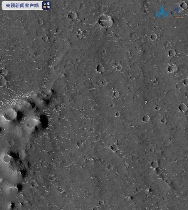 天问一号拍摄到高清火星影像图 山脊、沙丘等地貌清晰可见