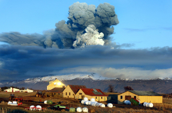 迫在眉睫！十天内发生两万次地震，冰岛火山或将喷发