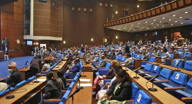 尼泊尔众议院重启后首次会议遭多派抵制 被迫推迟