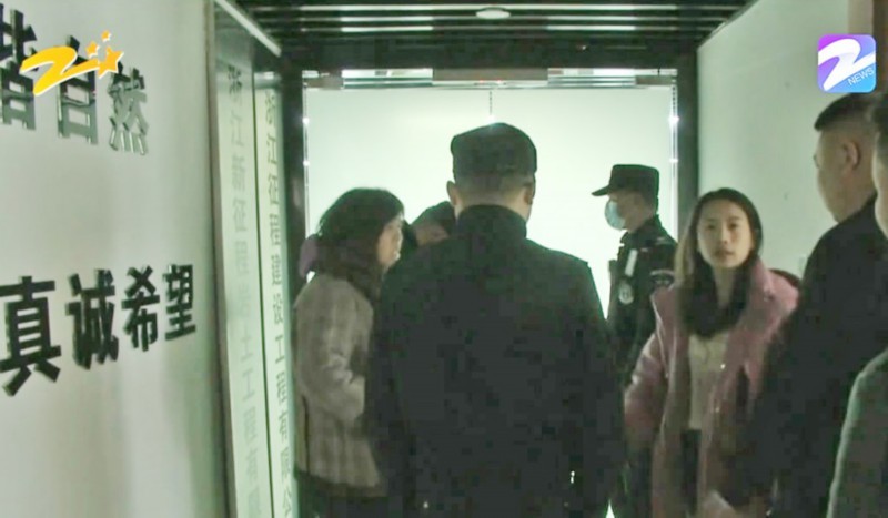 不仅无良而且还无赖!7人讨薪在食堂吃4个菜被收7万元