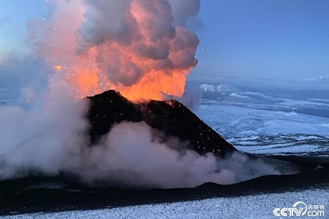 俄罗斯克柳切夫火山喷发