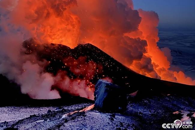 俄罗斯克柳切夫火山喷发