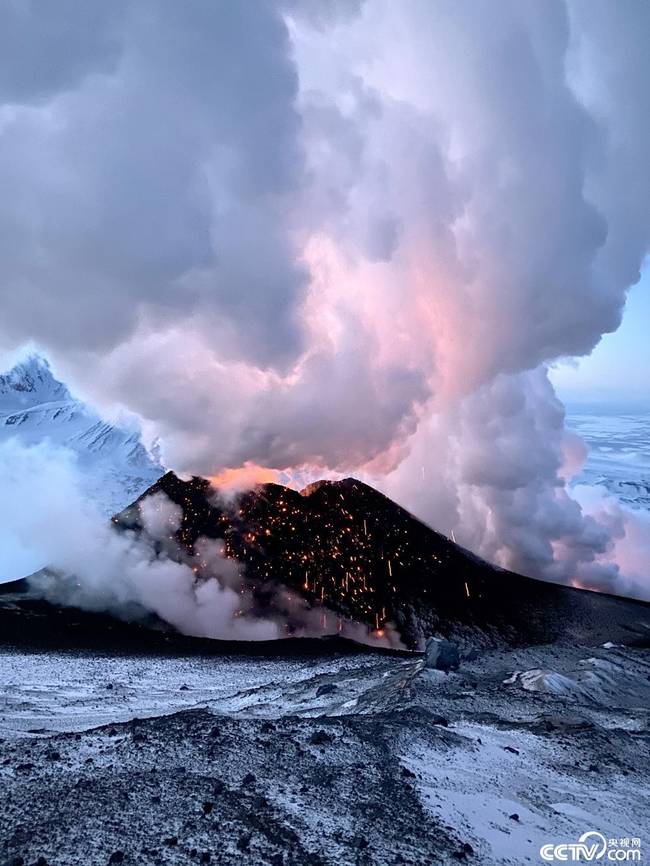 俄罗斯克柳切夫火山喷发