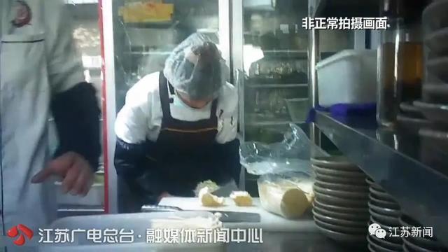 水果和肉类混用刀具案板……火锅店里这一幕幕惊呆了！