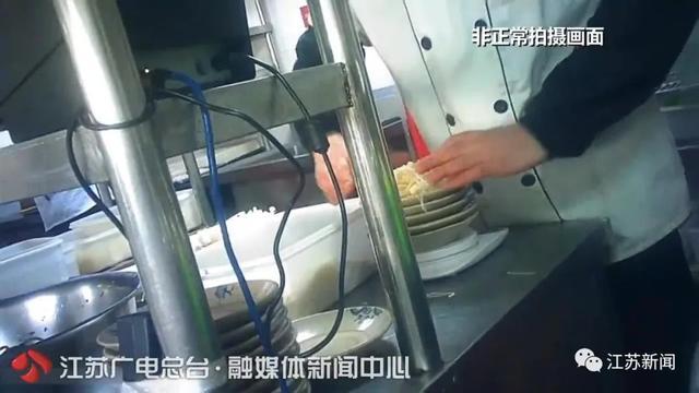 水果和肉类混用刀具案板……火锅店里这一幕幕惊呆了！