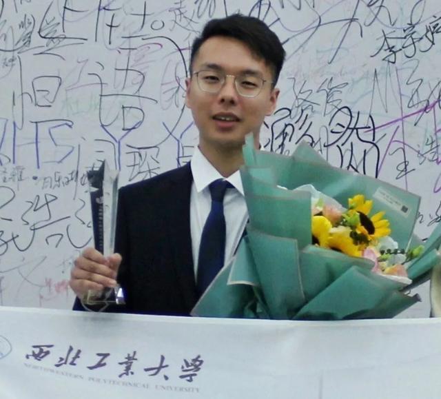 大写的佩服!高校学霸作息表曝光,密密麻麻……网友:看呆了!