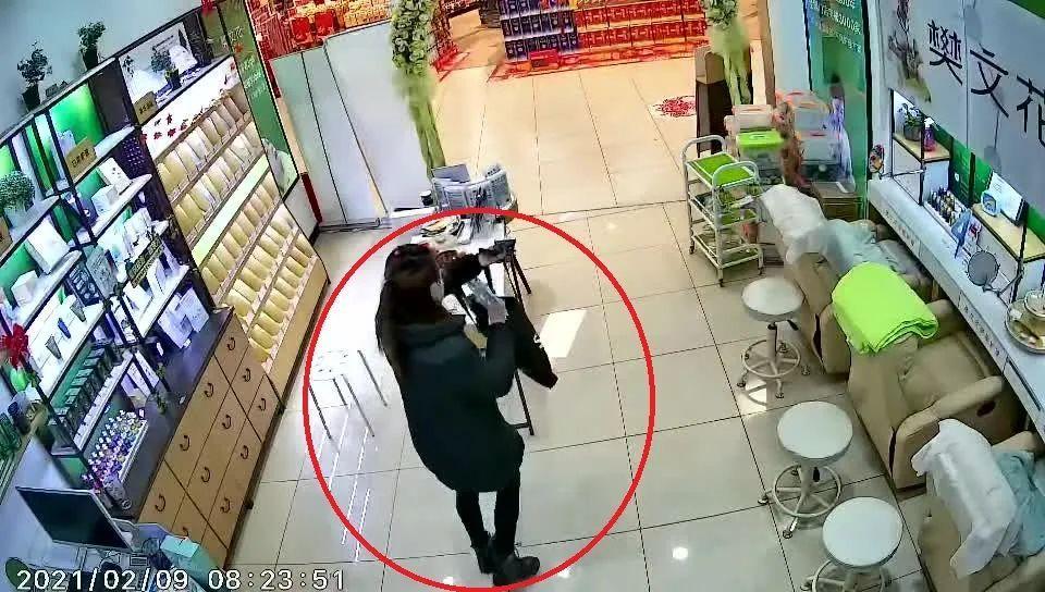 杭州一女子家境不错却屡次在商场盗窃，被抓后说“就是头脑一热想着占点便宜”