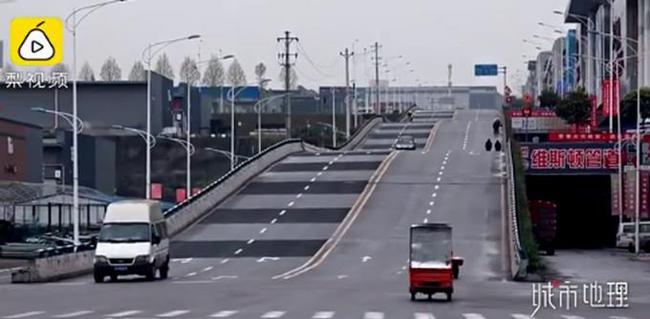 重庆现大波浪公路 开车如坐过山车 这座8D城市，真是太神奇了！