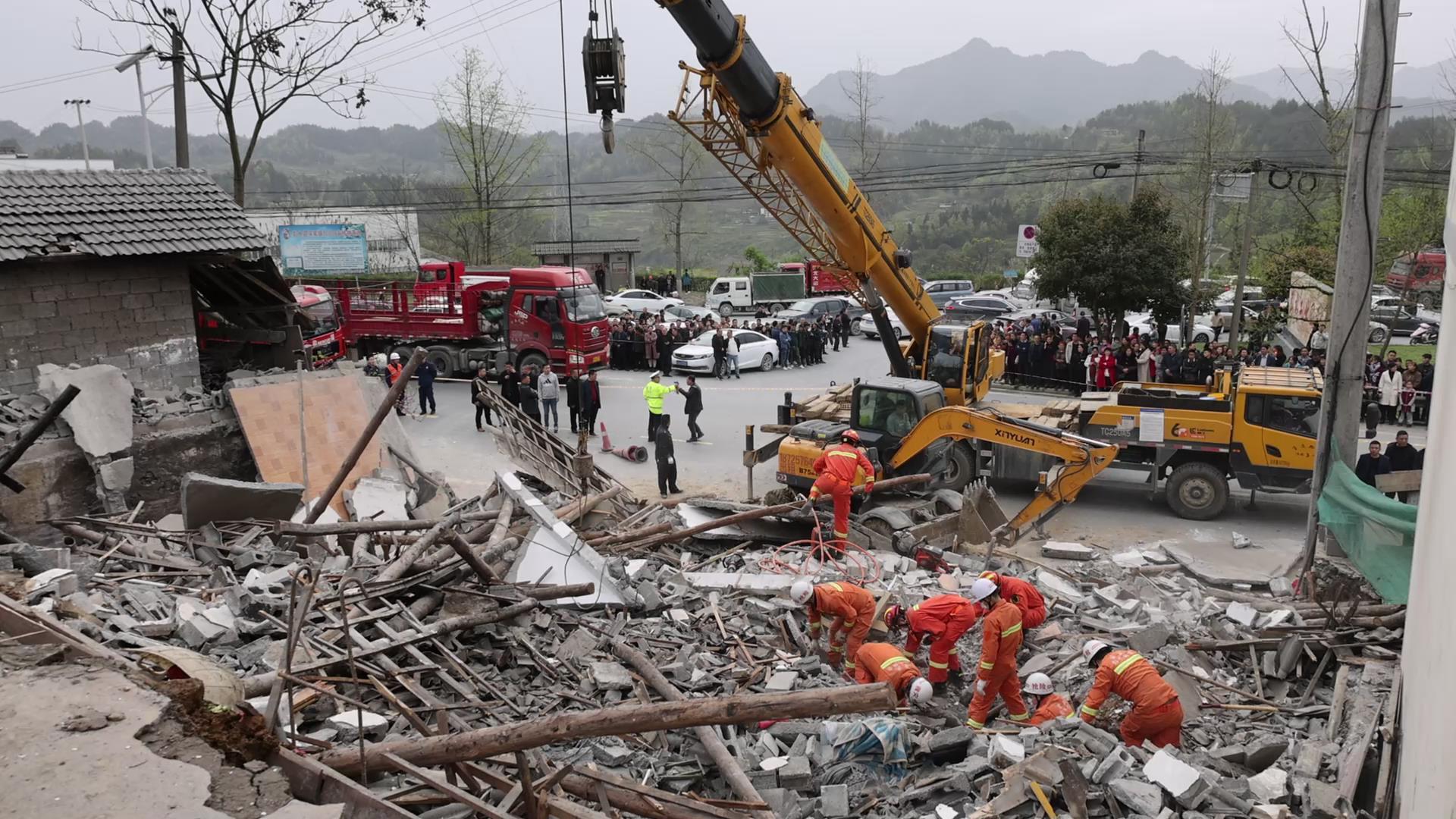 重庆彭水一民房倒塌 2人被埋 1人死亡