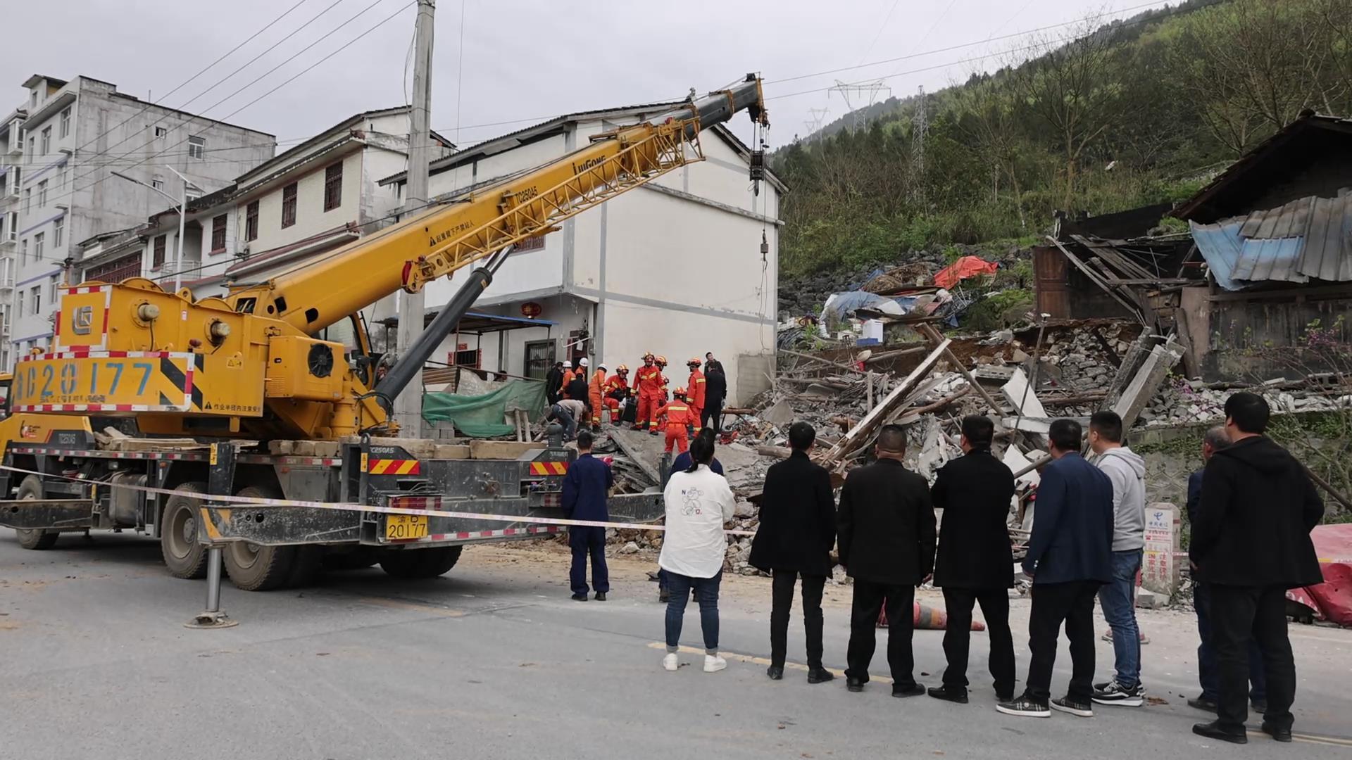 重庆彭水一民房倒塌 2人被埋 1人死亡