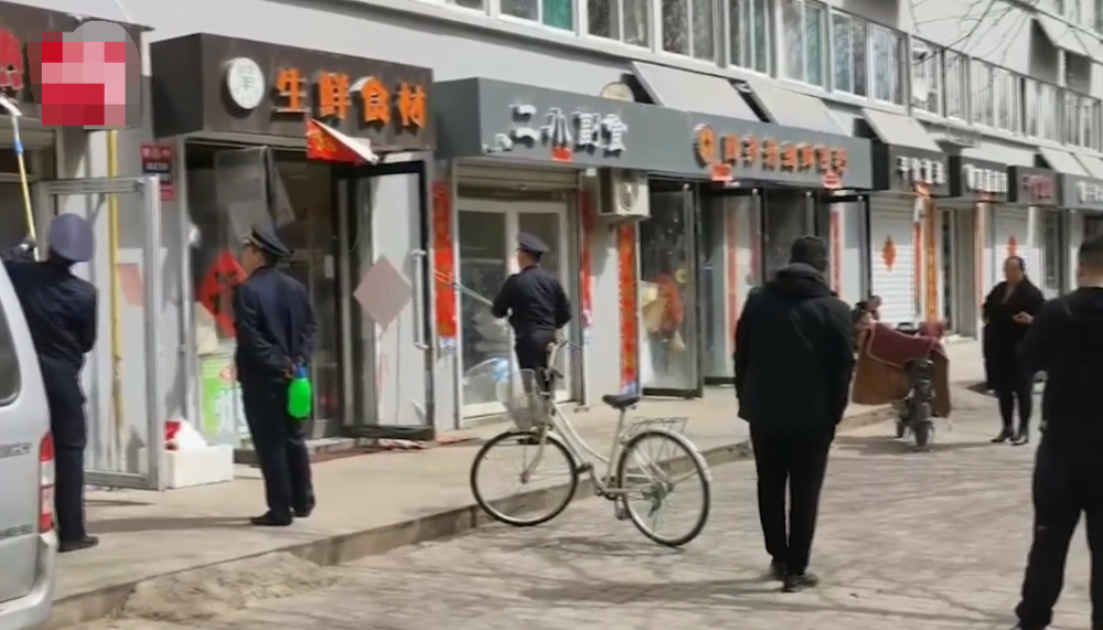 执法要符合民俗!山西榆次执法队撕扯商户对联遭市民谩骂