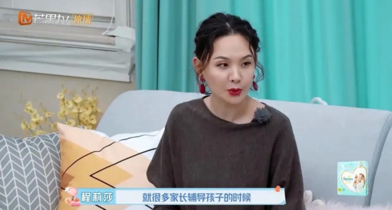 一写作业鸡飞狗跳!爸爸辅导孩子作业生气捶墙致骨折 网友分享心酸“血泪史”