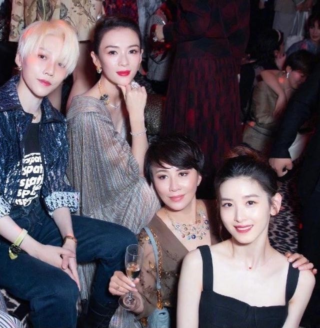 气质、优雅、酷飒、白富美!章子怡刘嘉玲章泽天刘雨昕同框太绝了