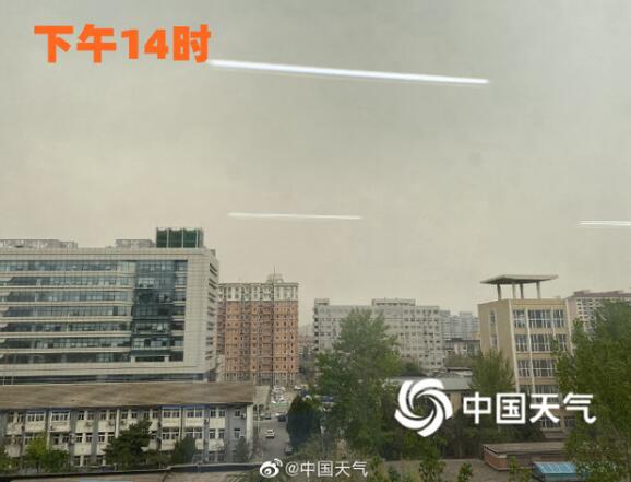 【沙尘进京前后对比图】北京沙尘来袭 天空昏黄一片