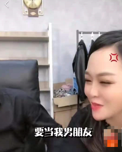 算什么男人！辛巴直播拉着老婆连踢5脚，网友：太恶心了