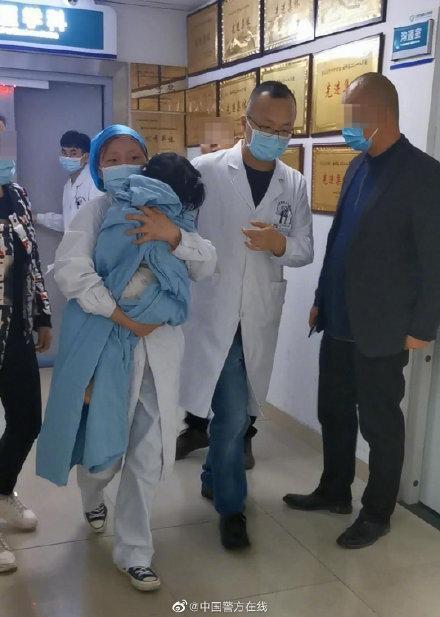 【警方通报】绵阳一男子三次抱摔3岁女童,被刑拘