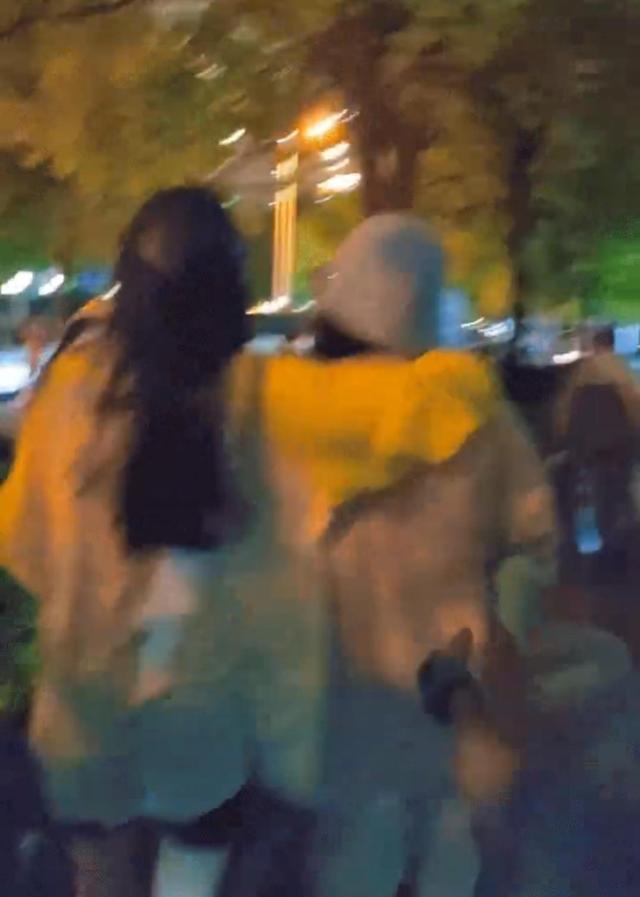 仙剑三YYDS!刘诗诗罕见探班杨幂 像小女生一样超级有爱
