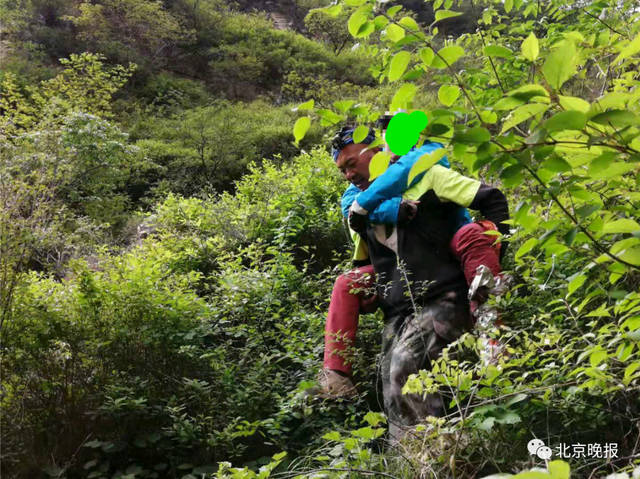 救援队断水驴友却烧水泡茶 网友众怒:别人的命不是命？