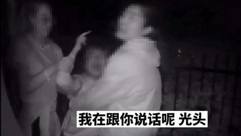 上海一女子酒后大骂民警 还“花费”几十万在豪车上蹦迪
