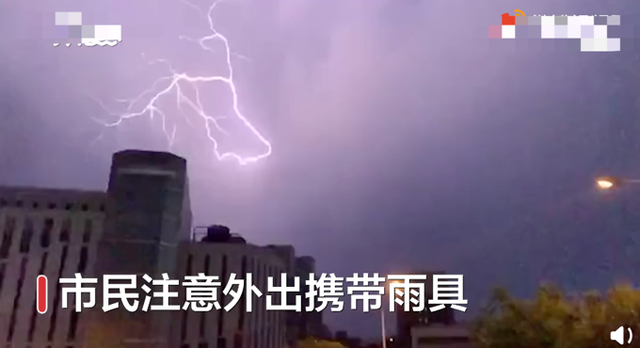 震撼！北京颐和园附近上空现几字型闪电，太漂亮了！