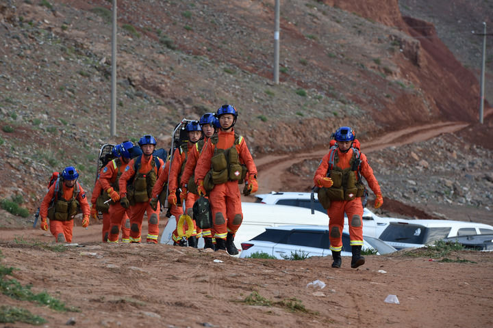 甘肃景泰山地马拉松搜救结束