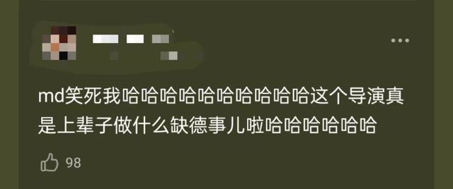 40岁李小璐穿短裙拍视频 助理为其换鞋遭网友质疑