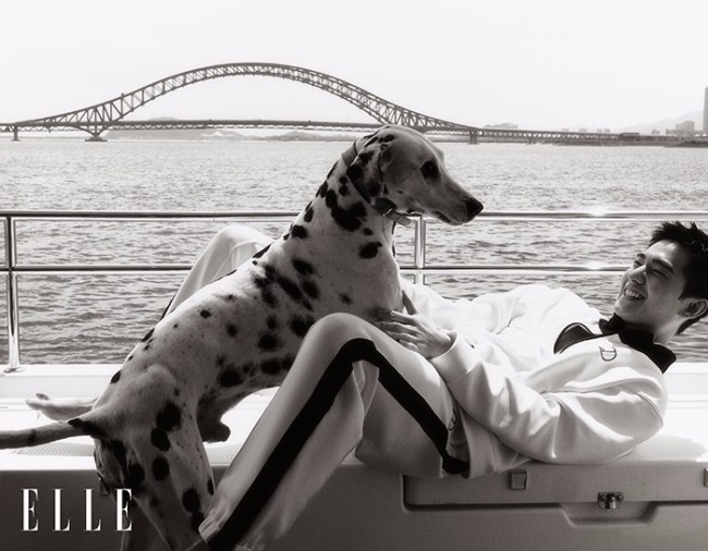 杨洋《ELLE》七月刊封面 夏日航行享受惬意假期