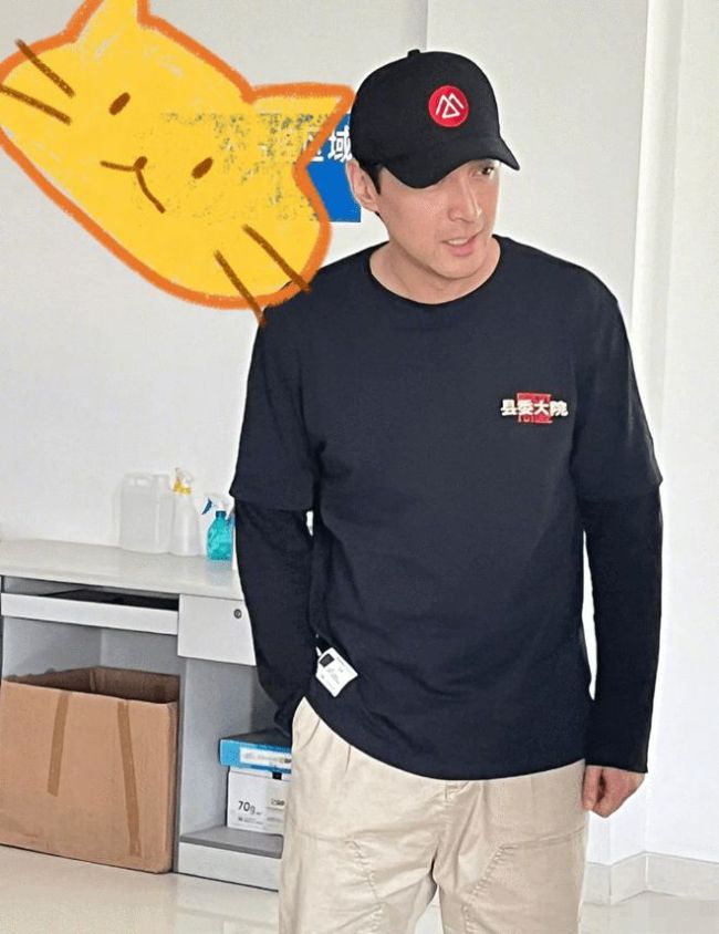 胡歌拍摄《县委大院》期间顺带考驾照 网友直呼优秀