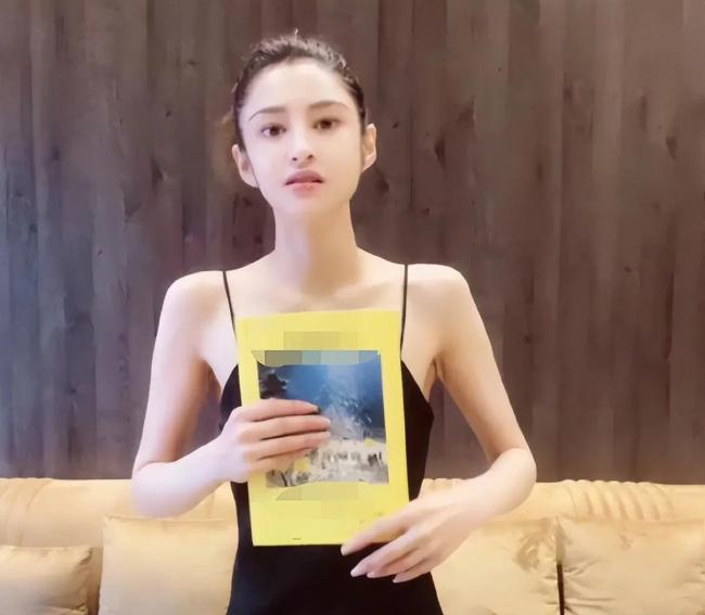 演员李心艾暴瘦110斤 肩膀凸出全身无一点赘肉