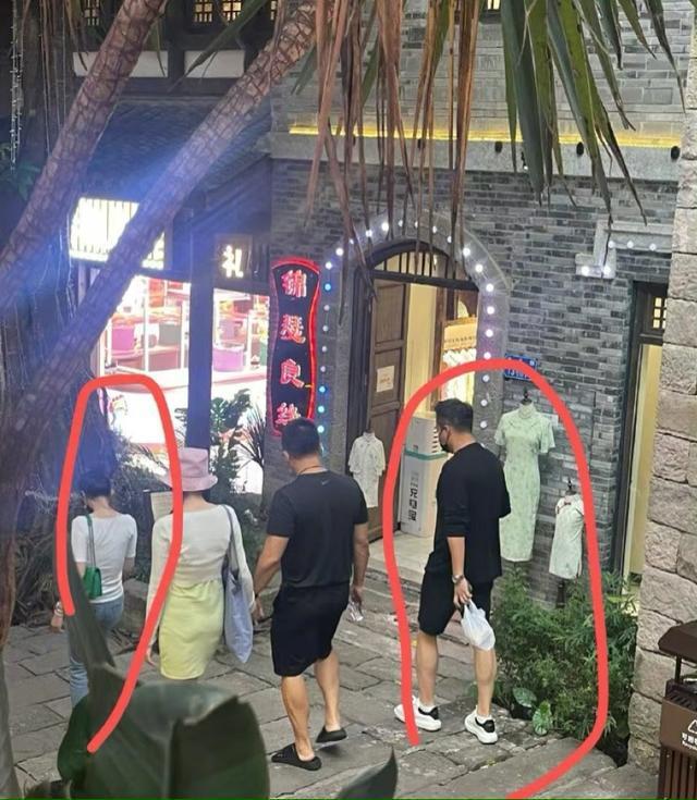 汪小菲张颖颖同游重庆被拍 网友：不结婚很难收场