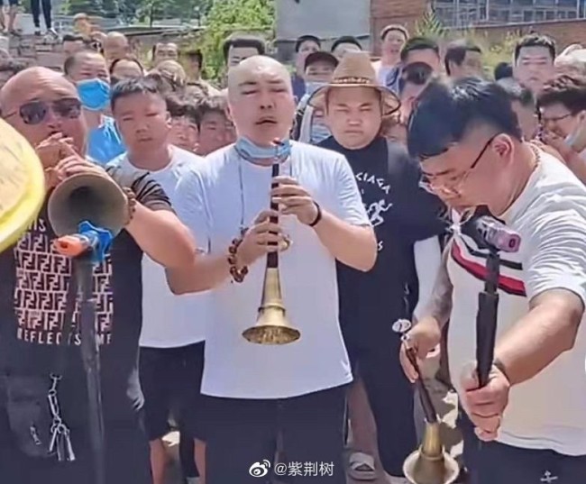 怎么回事？赵本山徒弟程野否认葬礼吹唢呐赚钱