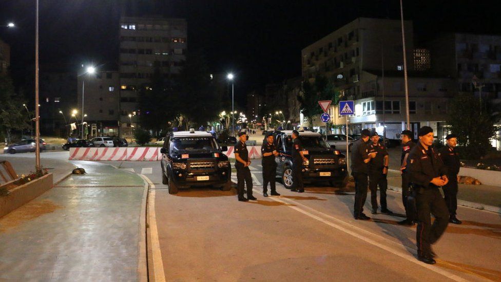 科索沃警察封锁交通 图自外媒