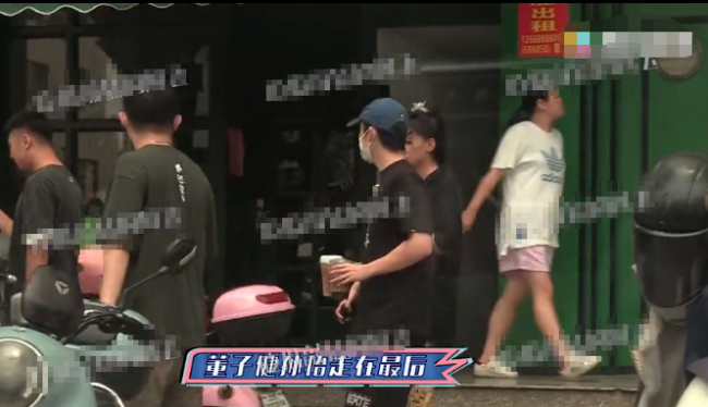 董子健横店探班老婆 孙怡躺老公腿上休息十分甜蜜
