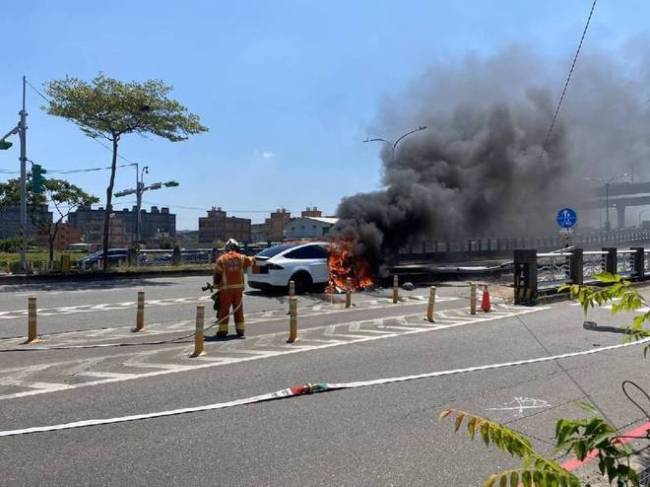 林志颖车祸目击者发声 讲述车祸发生经过