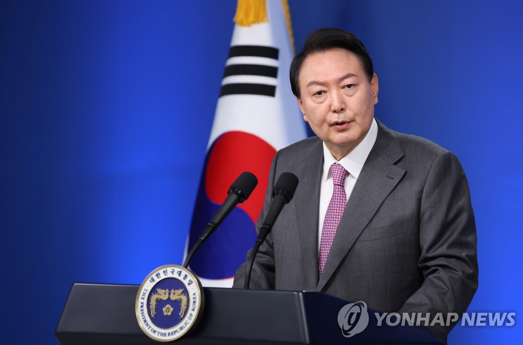尹锡悦17日在总统府召开就职百日记者会 图源:韩联社