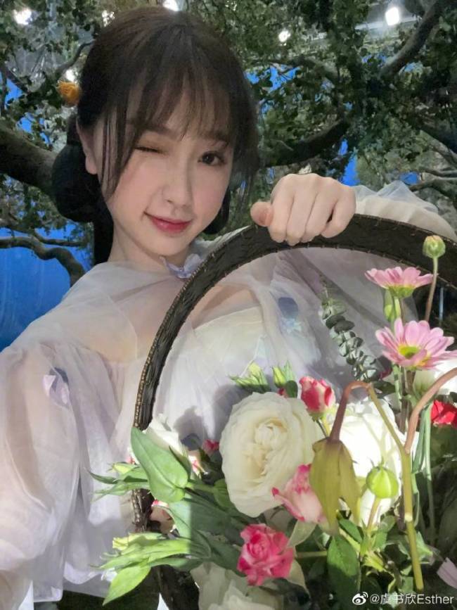 虞书欣《苍兰诀》卖萌美图 娇憨小兰花人见人爱