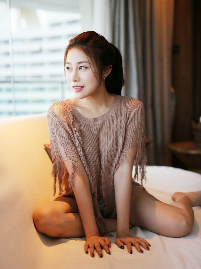 性感美女许诺Sabrina流苏前凸后翘美腿福利