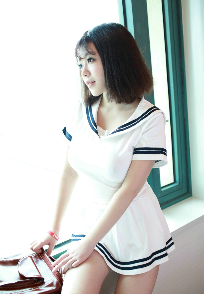 巨乳嫩模刘飞儿Faye脱海军制服秀美乳诱惑写真