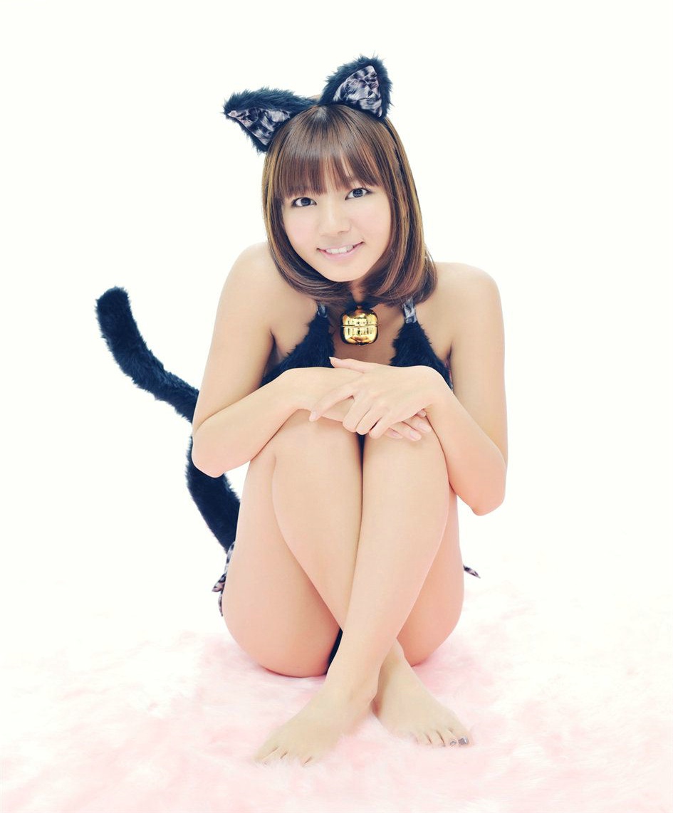 日本可爱猫女郎百合姐妹性感比基尼写真