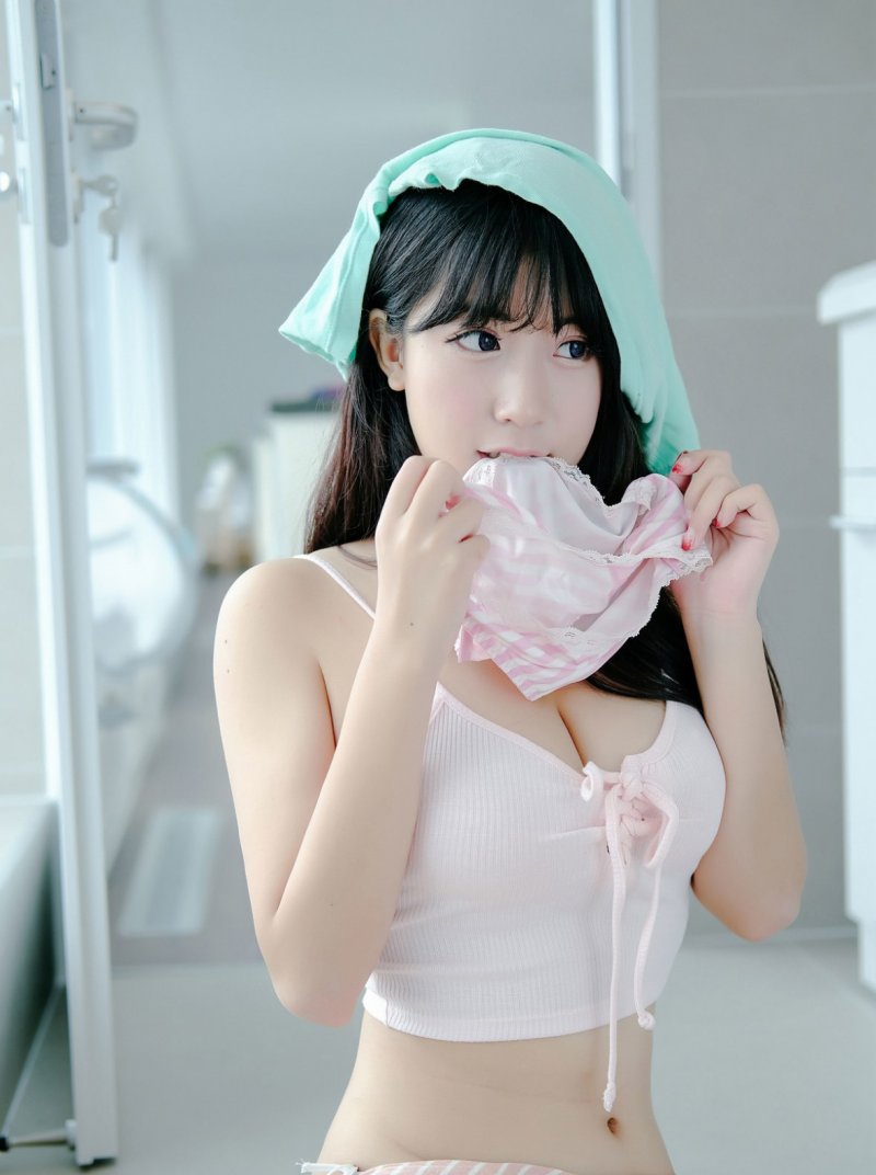 童颜美女上围丰满傲人清纯脸蛋令人着迷