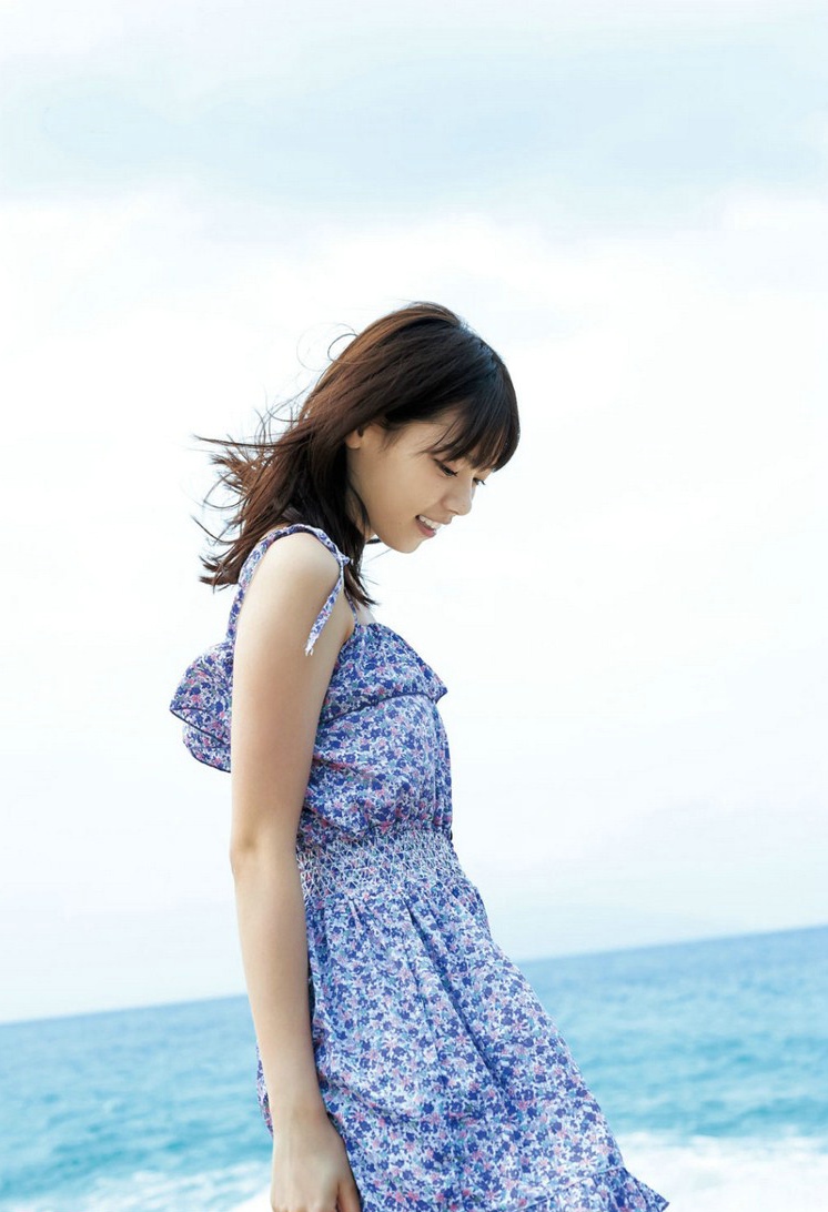 日系美少女西野七濑沙滩薄纱裙写真
