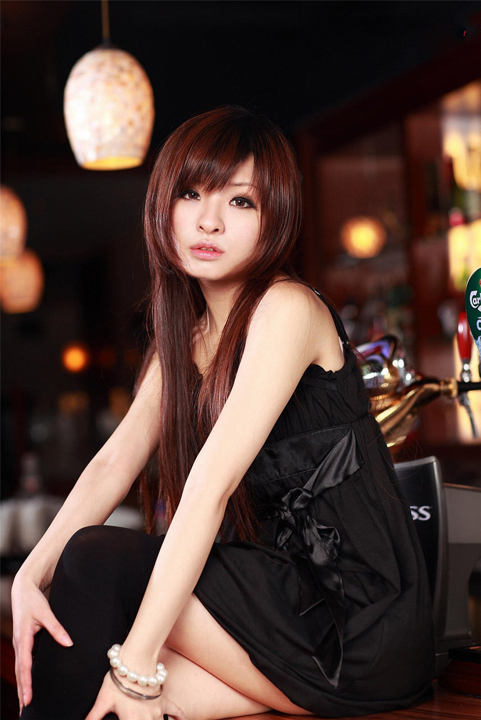 性感女主播ViennaLin连绮岚酥胸美腿迷人写真