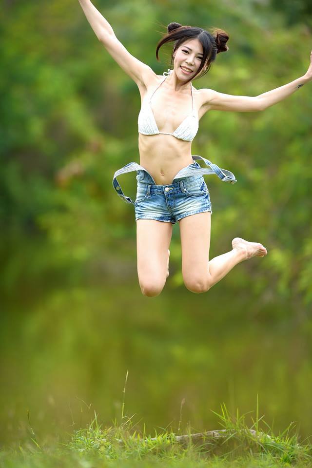 性感台湾女神洪雅妮比基尼生活甜美写真