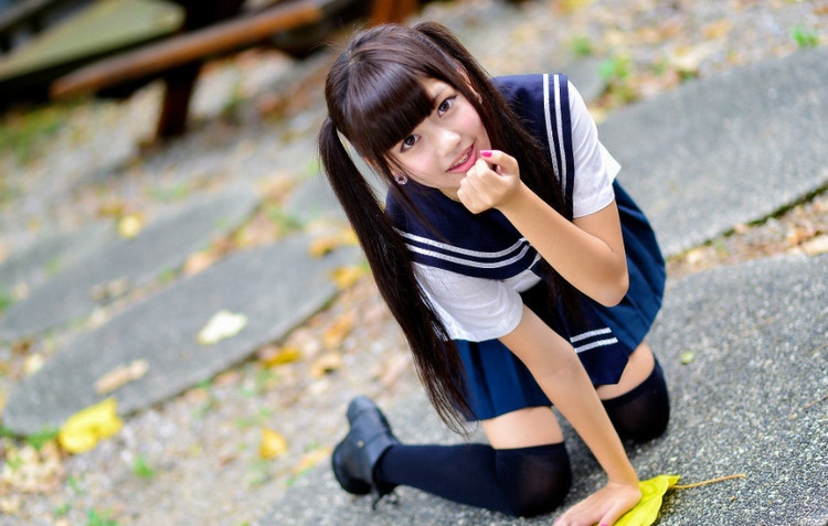 双马尾制服学生妹自拍户外写真尽显清纯诱惑