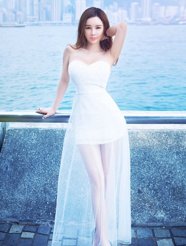 气质美女陈欣巨乳圆润时尚曲线玲珑写真